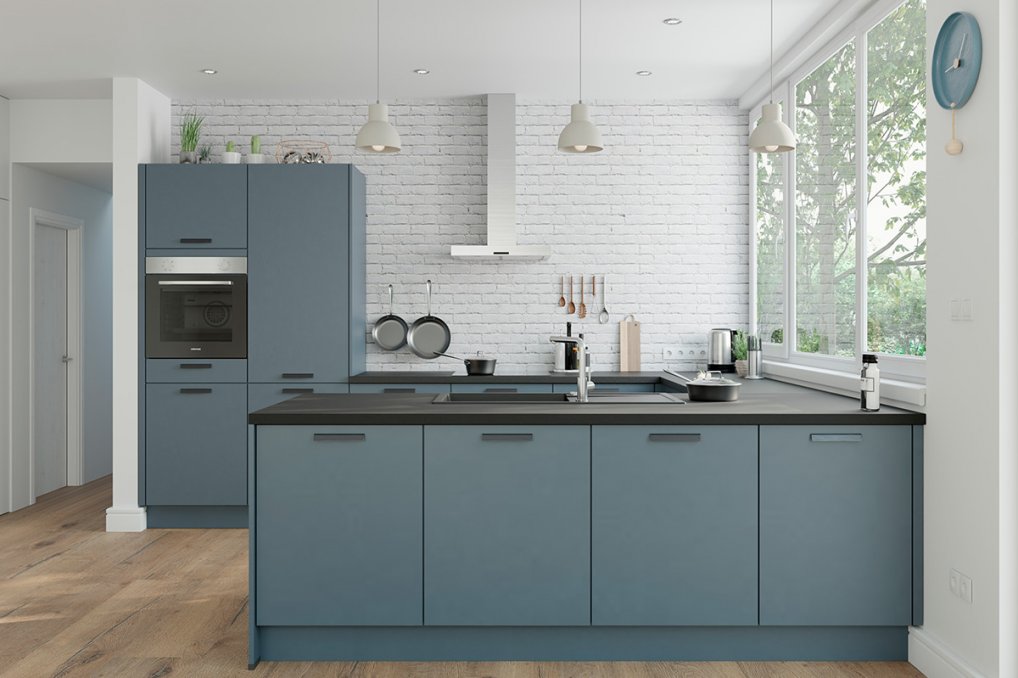 Køb lækkert U-formet køkken i elegant fjordblå